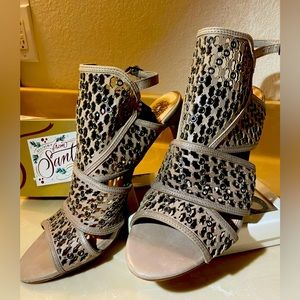 Vince Camuto- women’s beige heels with a metal small ring pattern. Small buckle